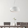 Nebula : Une lampe en métal idéale pour décorer avec style.