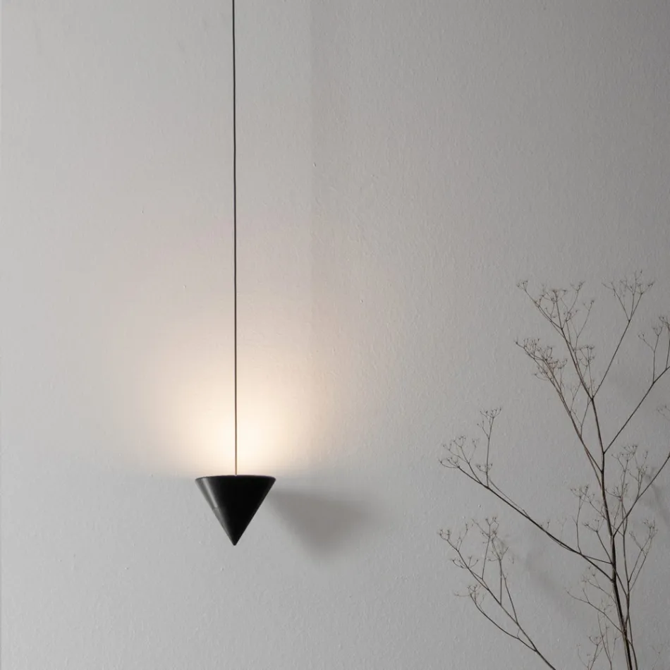 Lampe Suspendue en Fil d'Aluminium Noir et Grand Cône Design - Mercado Viadurini