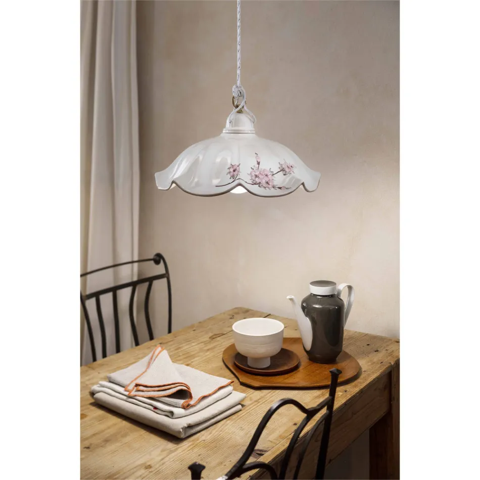 Lampe suspendue en fer et céramique ondulée décorée à la main - Belluno Viadurini