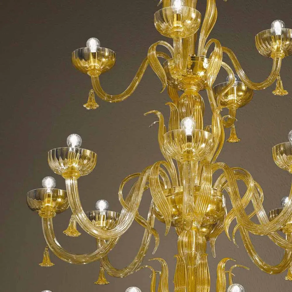 Lustre artisanal avec 28 lumières en verre vénitien et or fabriqué en Italie - Regina Viadurini