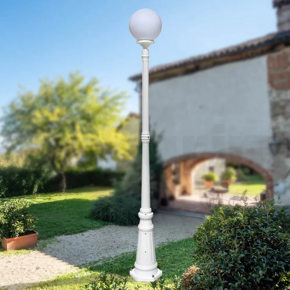 Lampadaire de 208 cm de haut en acrylique blanc et aluminium fabriqué en Italie - Trovabianco Viadurini