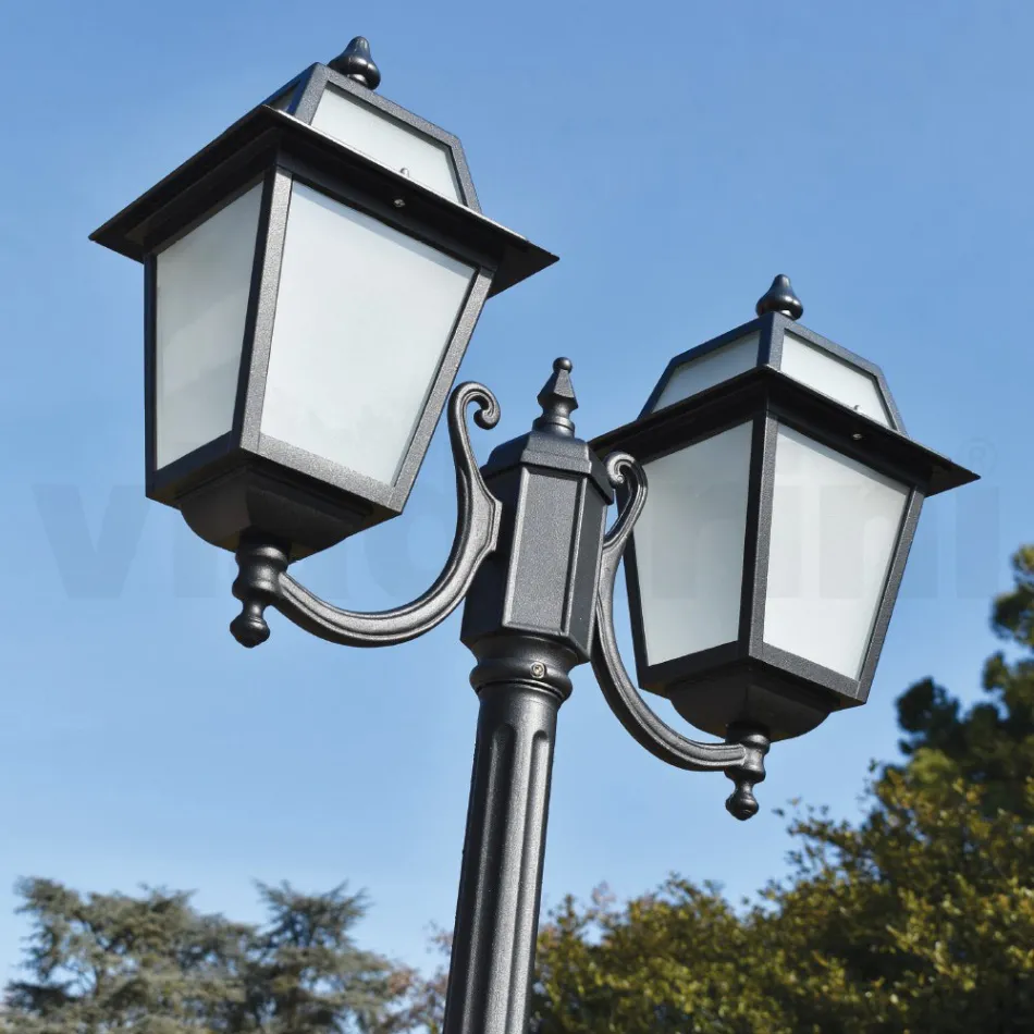 Lampadaire de jardin 238 cm de haut en Aluminium Anthracite et Verre Sablé - Elric Viadurini