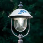 Lampadaire d'extérieur en aluminium peint à la main avec décoration de fleurs - Bari Viadurini