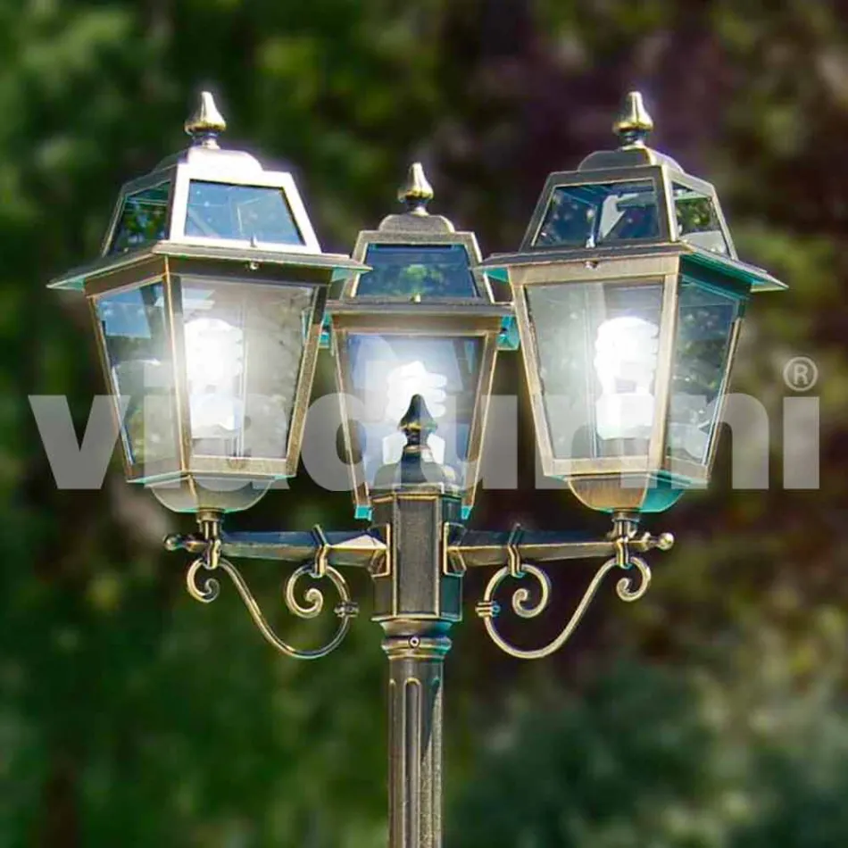 Kristel, lampe de jardin classique à trois lumières fabriquée en Italie Viadurini