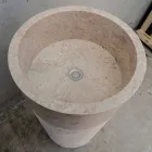 Lavabo de salle de bain sur pied en marbre finition ivoire de forme cylindrique - Cremino Viadurini