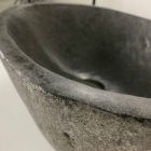 Vasque à poser en pierre de rivière Akta, pièce unique Viadurini