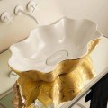 Lavabo design d'appui en céramique blanc et or, fait en Italie Cubo