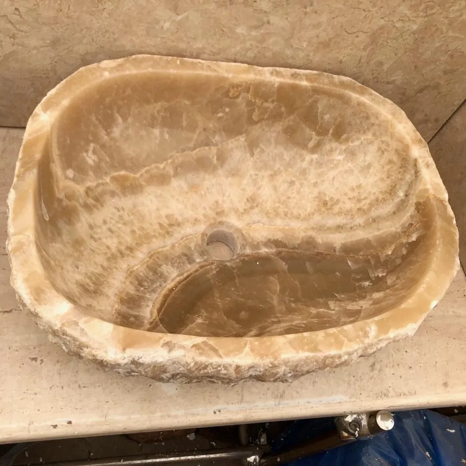 Vasque à poser en pierre naturelle Laia, pièce unique Viadurini