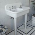 Lavabo de salle de bain asymétrique en céramique avec repose-objet - Giusy