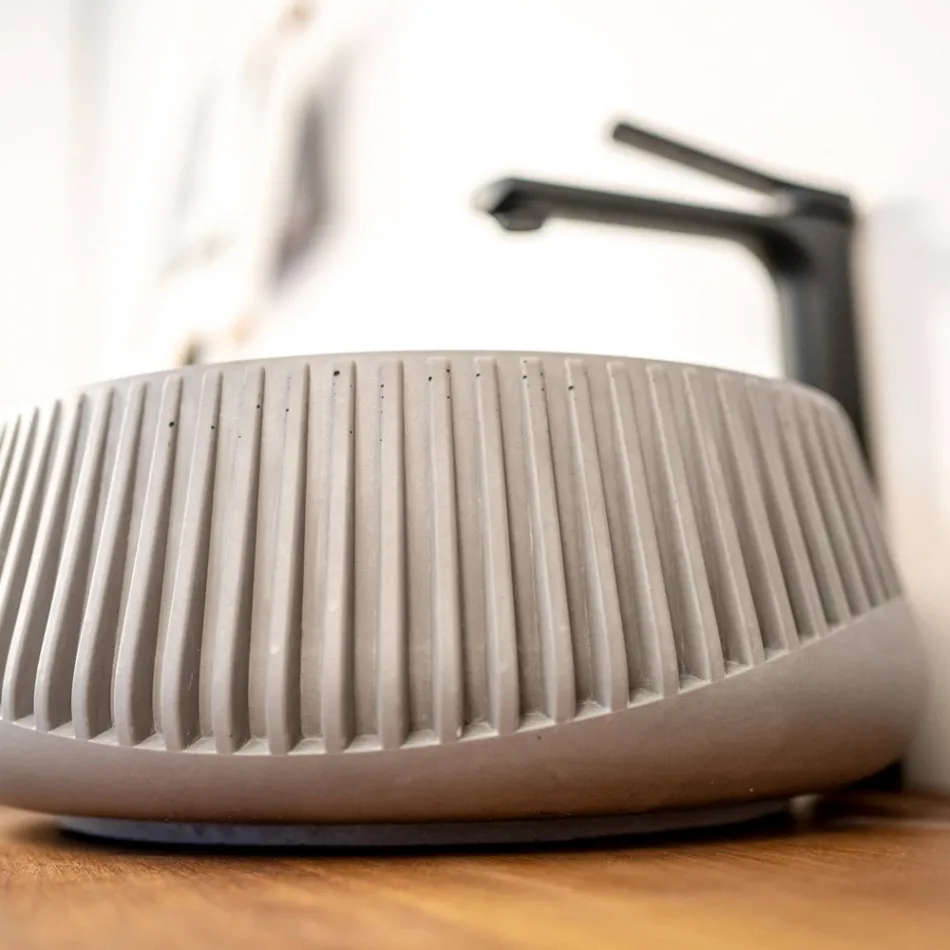 Vasque à poser ronde en ciment et résine - Ibisco Viadurini