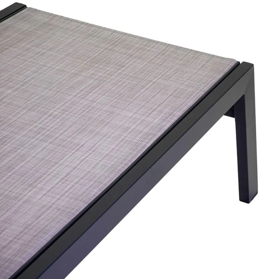 Chaise longue d'extérieur en aluminium et textilène avec 2 roues - Costume Viadurini