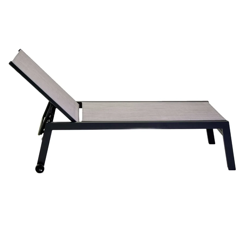 Chaise longue d'extérieur en aluminium et textilène avec 2 roues - Costume Viadurini