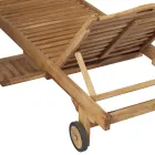Chaise longue de jardin en teck avec table et roulettes amovibles - Oasi Viadurini