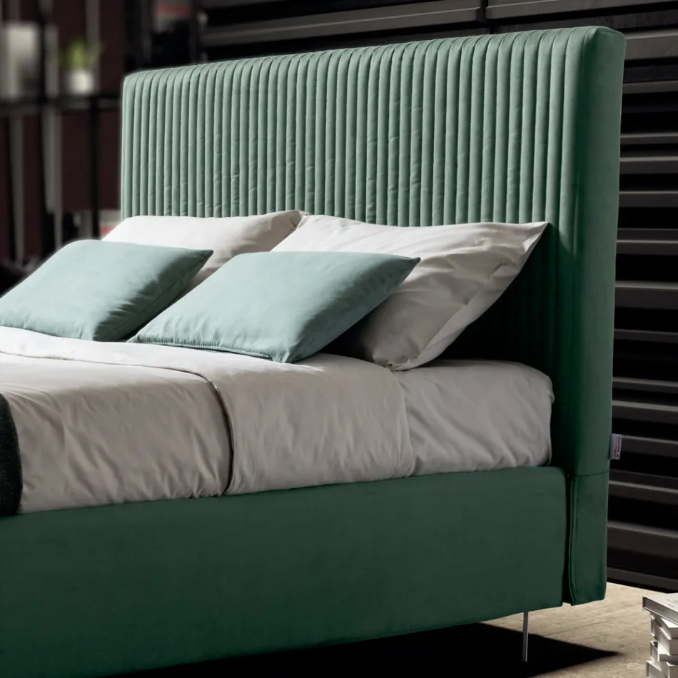 Lit double 160x190 avec matelassage à bandes étroites multi-rayures - Meduse Viadurini