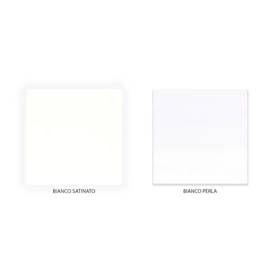 Lit double avec pied de lit assorti, matelas et 2 tables de chevet - Nebbia Viadurini