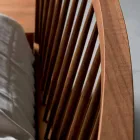 Lit double design 160x200cm avec base Alain en noyer massif Viadurini