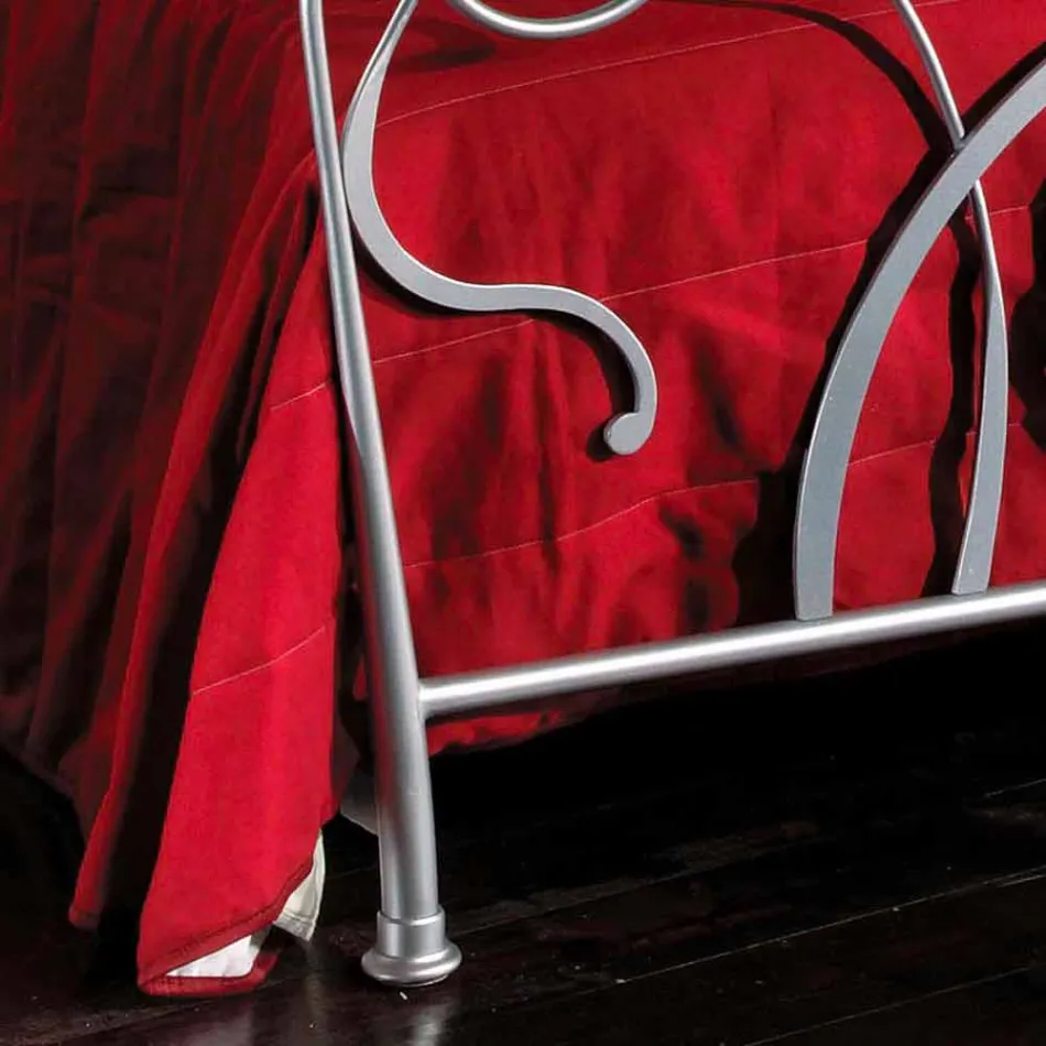 Lit double dans l&#39;artisanat de fer avec les jambes coniques Zoe Viadurini