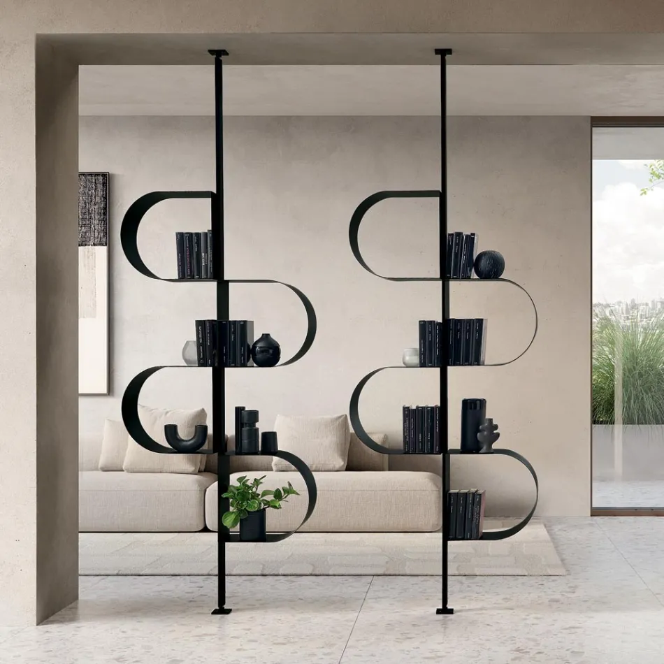 Bibliothèque verticale Fatima en métal peint avec pieds réglables Viadurini