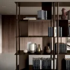 Bibliothèque verticale Filiberta en métal peint, fabriquée en Italie Viadurini