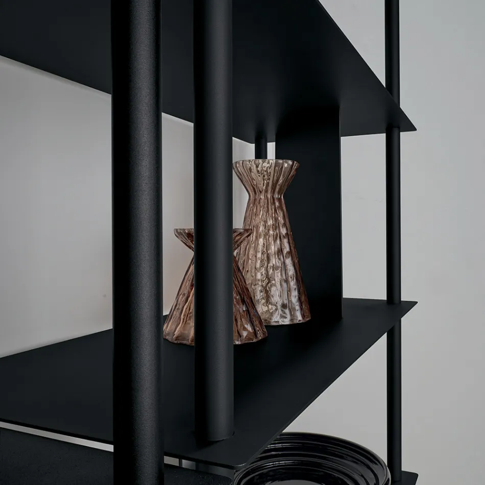 Bibliothèque verticale Filiberta en métal peint, fabriquée en Italie Viadurini