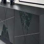 Buffet à 3 portes en MDF laqué avec pantographe et inserts en verre effet marbre - Danila Viadurini