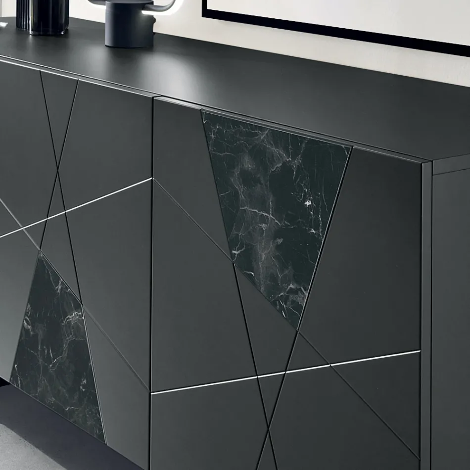 Buffet à 3 portes en MDF laqué avec pantographe et inserts en verre effet marbre - Danila Viadurini