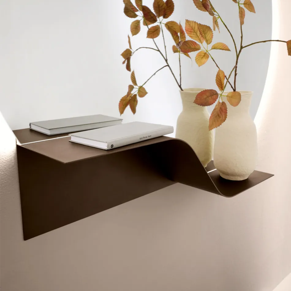 Étagère murale ondulée en métal Nimea, disponible en trois finitions de couleur Viadurini