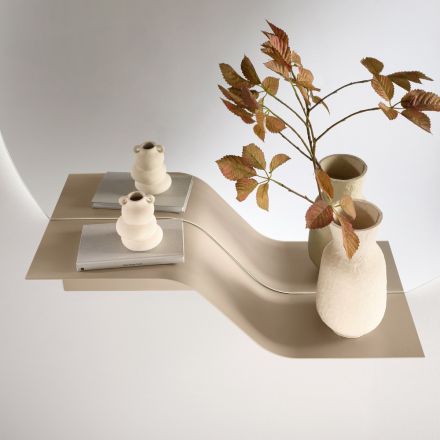 Étagère murale ondulée en métal Nimea, disponible en trois finitions de couleur Viadurini