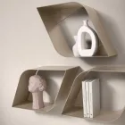 Étagère murale métallique Eteris avec espace de rangement intérieur, disponible en trois couleurs. Viadurini