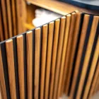 Meuble de salle de bain fait main en teck massif et acajou - Heliconia Viadurini