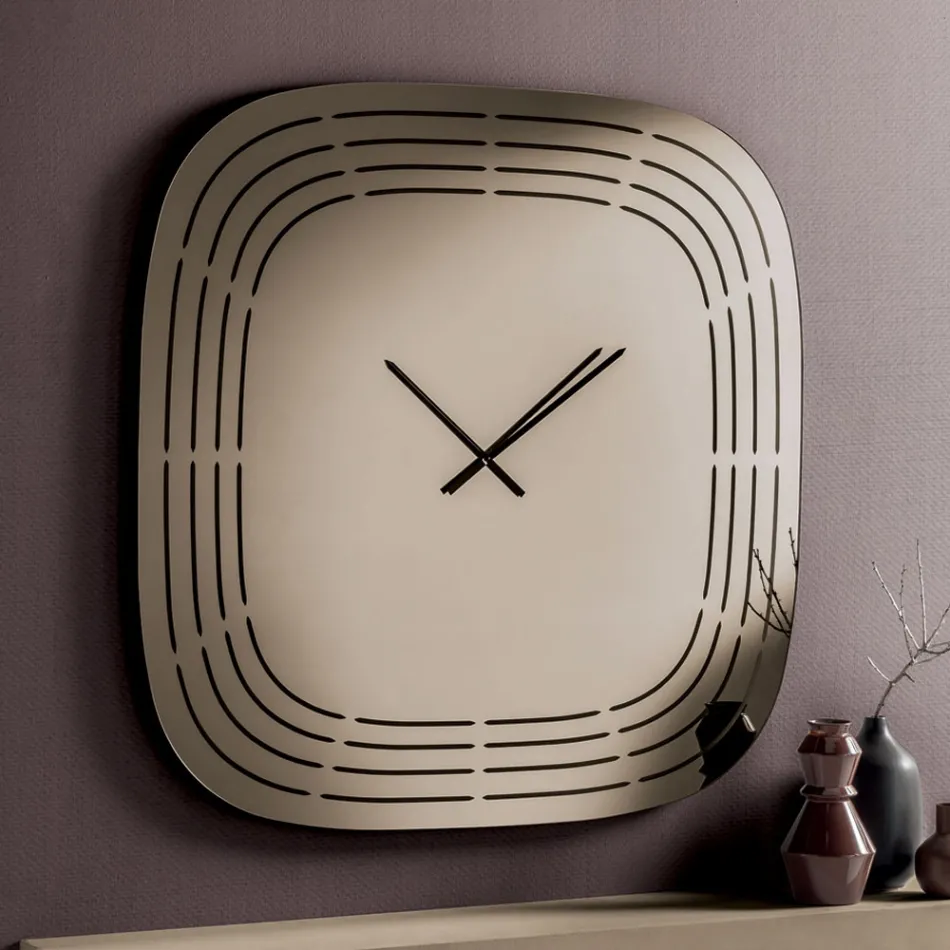 Horloge murale Cesira en verre miroir avec gravures laser, fabriquée en Italie Viadurini