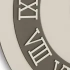 Horloge murale en MDF et chiffres romains en relief - Chronoform Viadurini