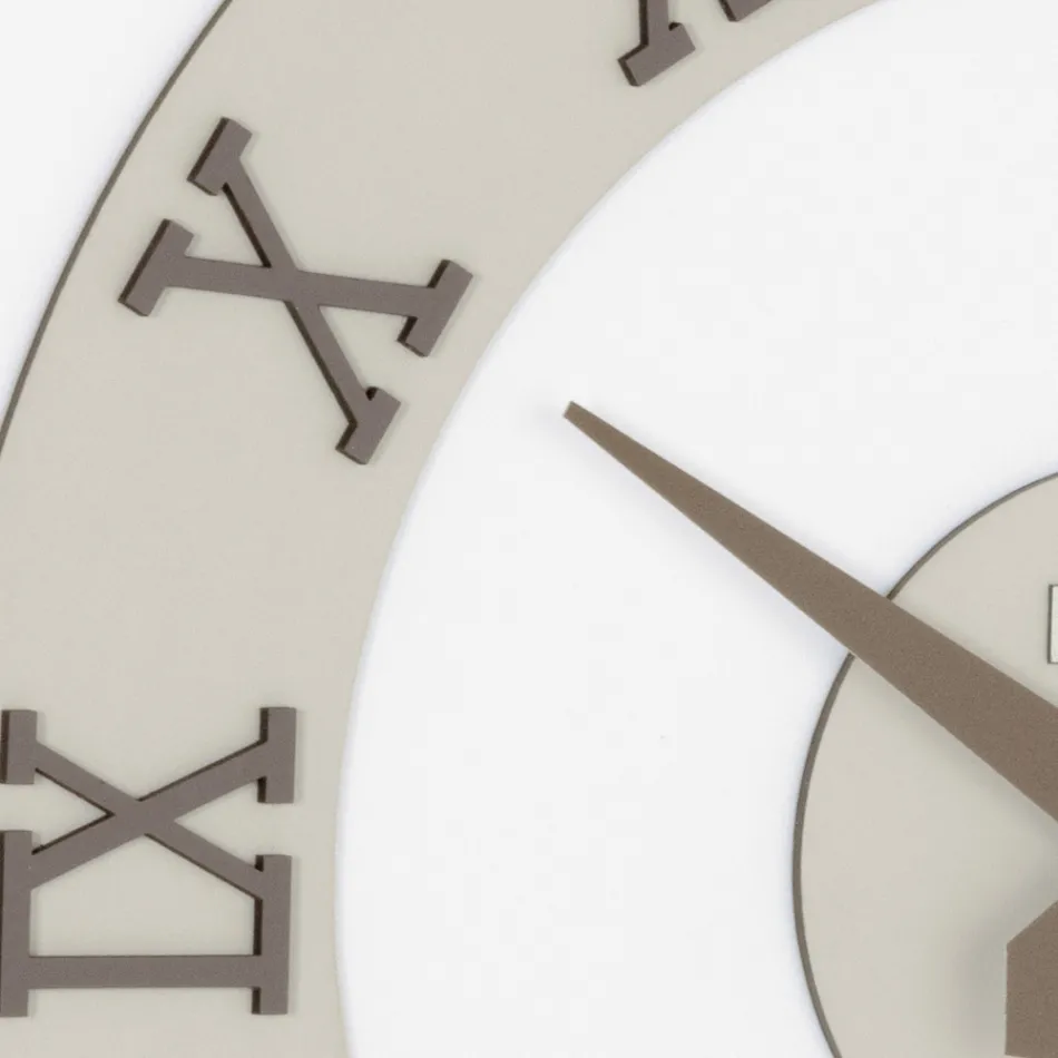 Horloge murale en MDF et chiffres romains en relief - Chronoform Viadurini