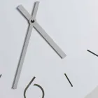 Horloge murale blanche au design classique en bois rond - Septimius Viadurini