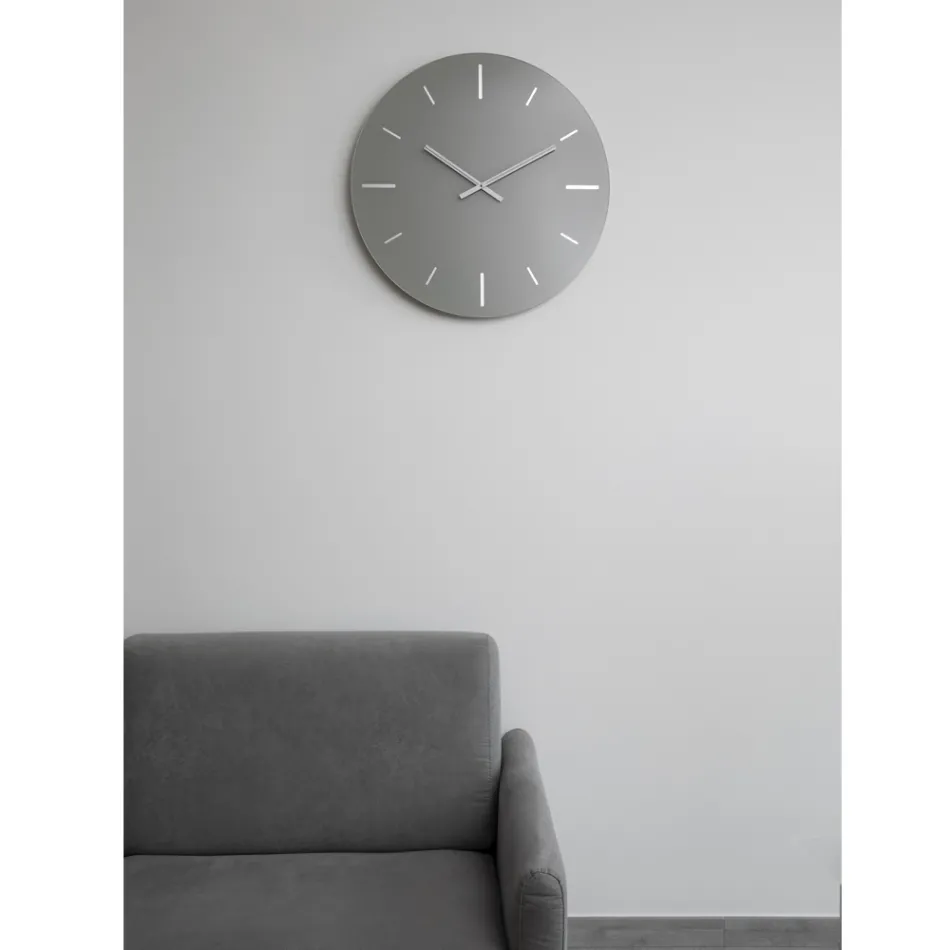Horloge murale ronde en cristal acrylique coloré - Zaronte Viadurini