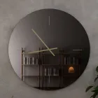 Horloge murale en verre avec aiguilles en laiton satiné - Radia Viadurini