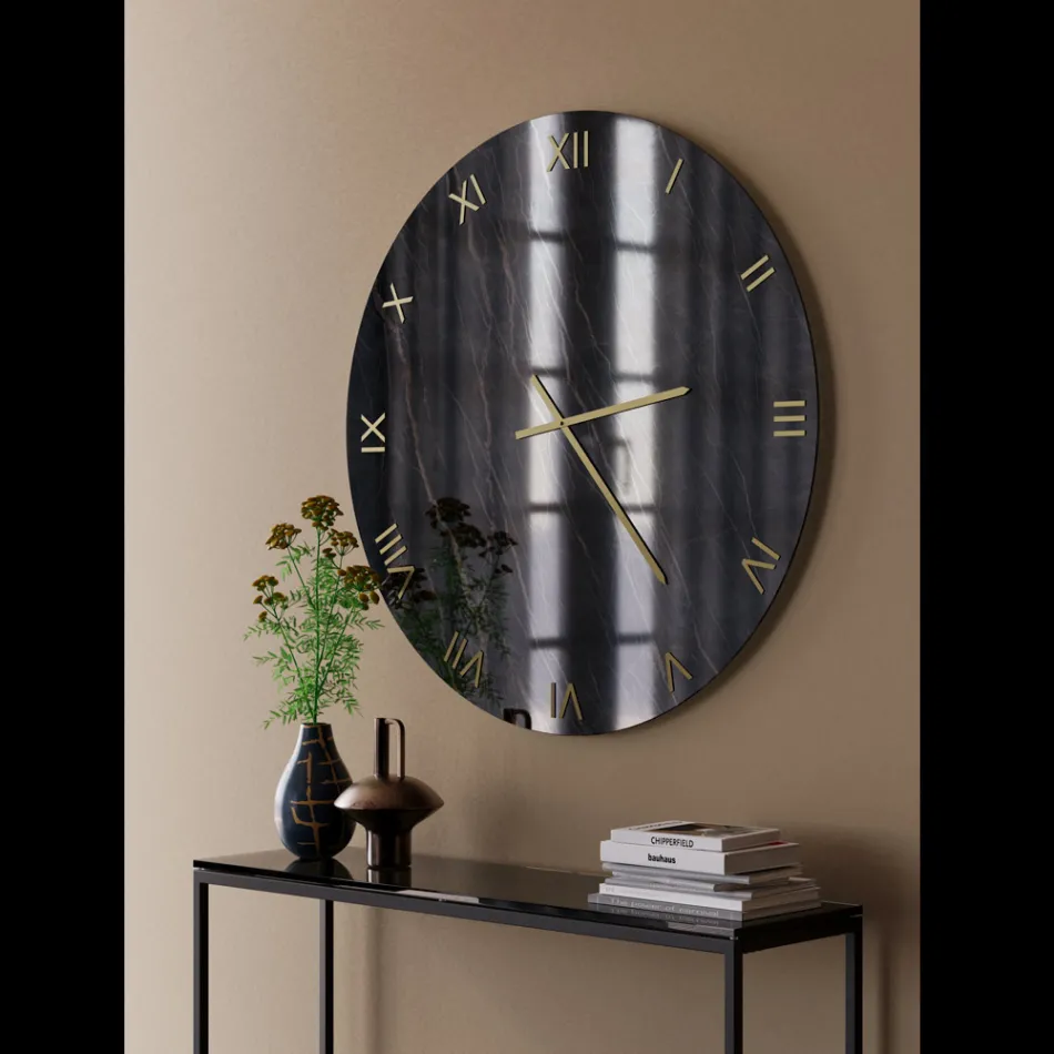 Horloge murale en verre effet marbre noir et or avec aiguilles en laiton - Cortex Viadurini