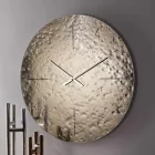 Horloge murale en verre fusionné ondulé avec aiguilles en laiton - Radia Viadurini