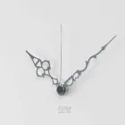 Horloge murale moderne et ronde avec un design en bois décoré - Harmony Viadurini