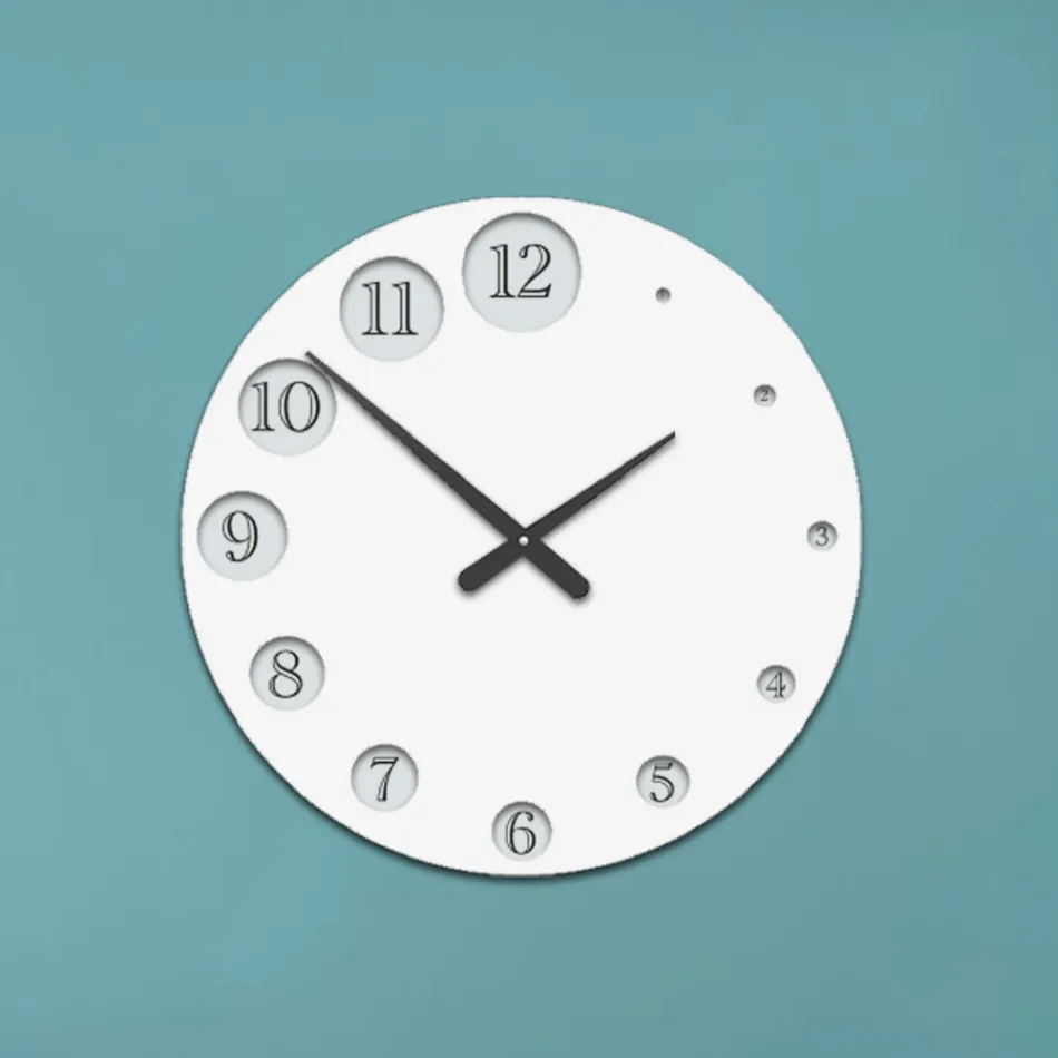 Horloge en bois avec chiffres qui s'agrandissent progressivement fabriquée en Italie - Kenya Viadurini