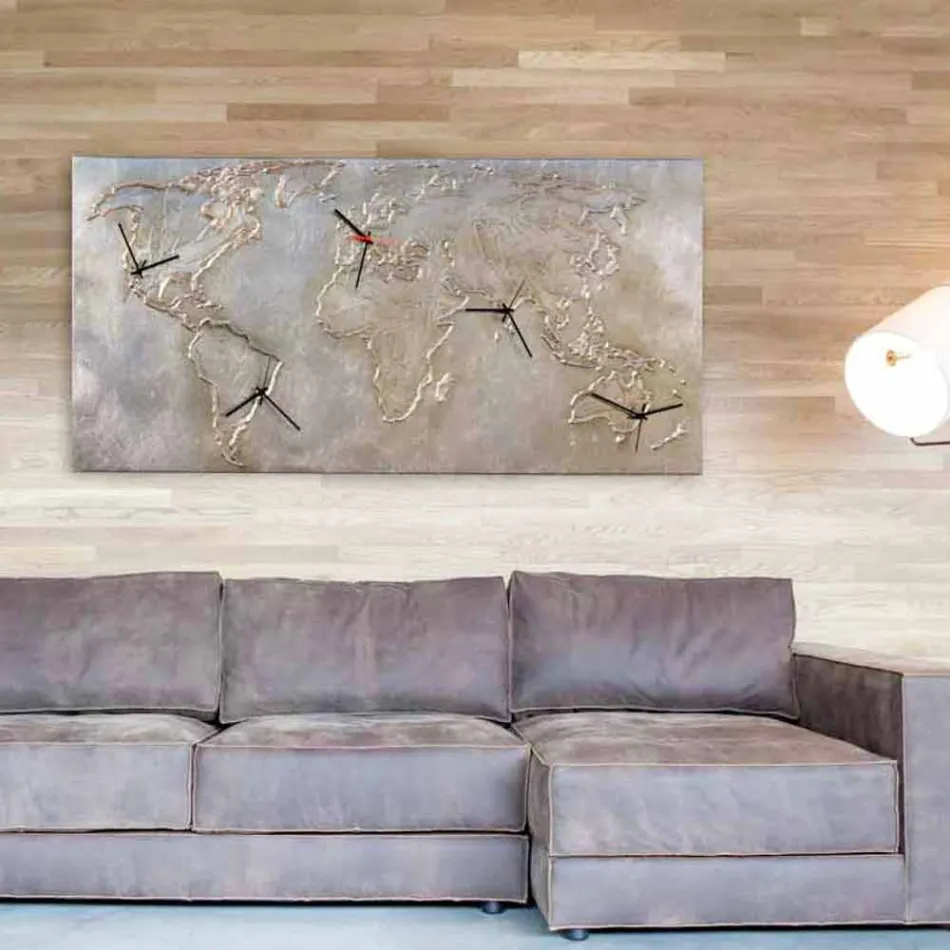 Horloge moderne avec cinq quadrants représentant le monde Miles Viadurini