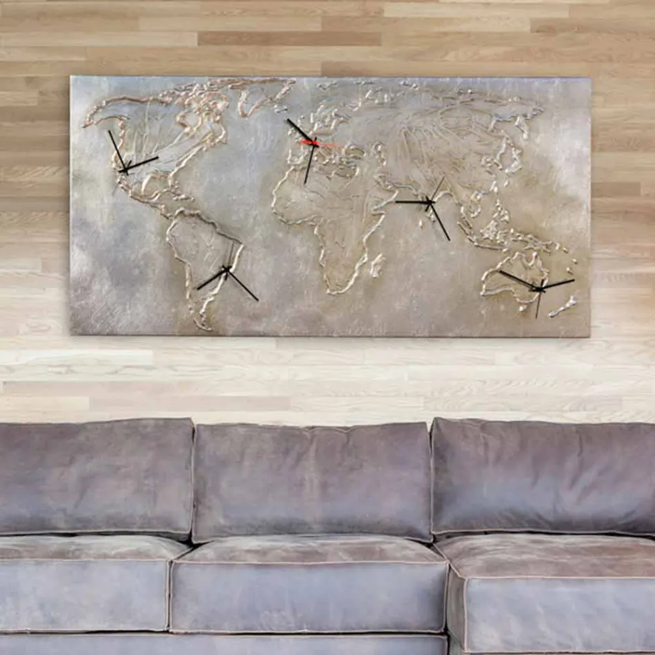 Horloge moderne avec cinq quadrants représentant le monde Miles Viadurini