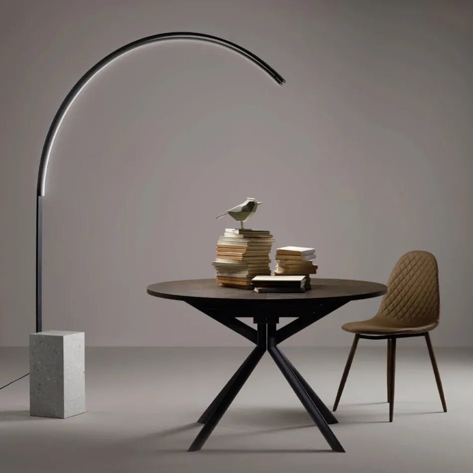 Lampadaire moderne avec lumière LED dimmable en métal peint - Picea Viadurini
