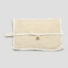 Pochette en coton nid d'abeille blanc naturel avec bouton en nacre - Anteha Viadurini