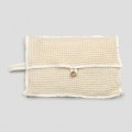 Pochette en coton nid d'abeille blanc naturel avec bouton en nacre - Anteha