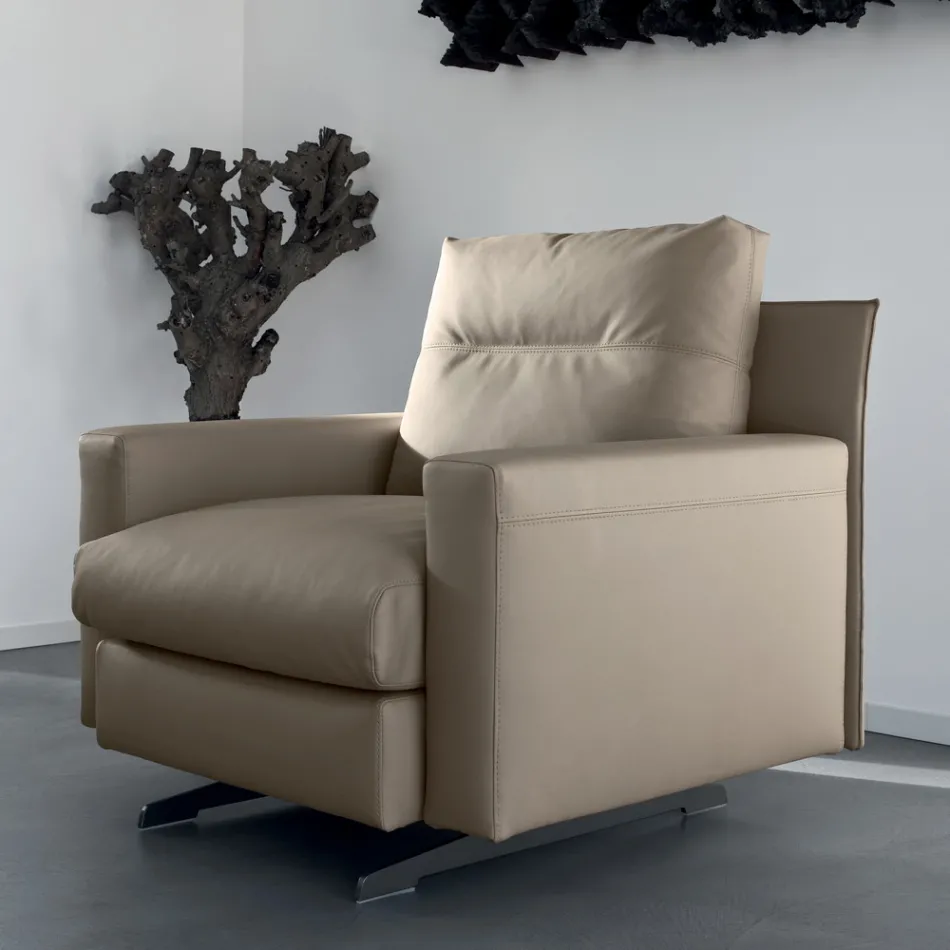 Fauteuil avec coussin d'assise rembourré en plumes et polyester fabriqué en Italie - Malizioso Viadurini