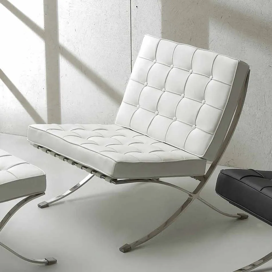 Fauteuil Morella en éco-cuir avec boutons et structure chromée Viadurini