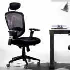 Fauteuil pivotant semi-directionnel et moderne en maille noire - Simona Viadurini