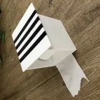 Porte-rouleau de salle de bain en Corian blanc ou avec inserts noirs Design italien - Elono Viadurini