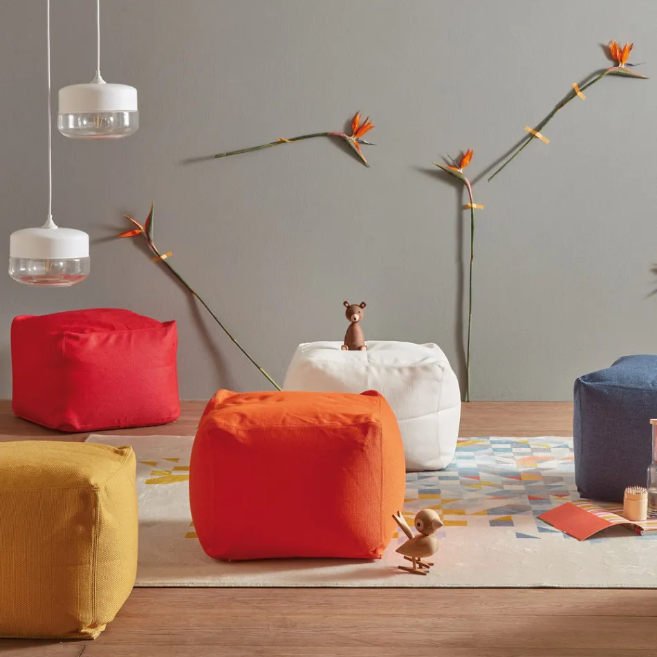 Pouf carré doux pour l'intérieur et l'extérieur en tissu de différentes couleurs - Naemi Viadurini